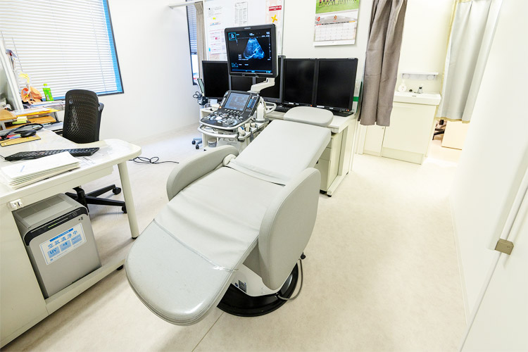 フラットになる診察イス